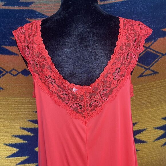 Vintage Miss Elaine Red Maxi Trapeze Nightgown. Flowy. Lace. USA. Size Small. - Picture 4 of 13